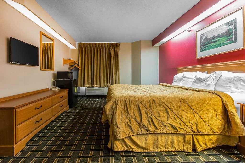 Econo Lodge Inn & Suites Peoria Illinois Room photo