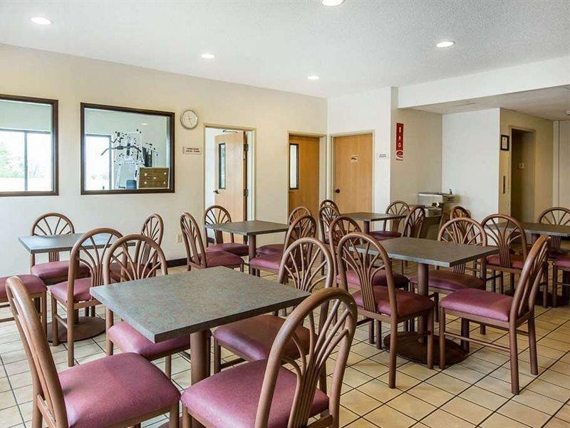 Econo Lodge Inn & Suites Peoria Illinois Exterior photo